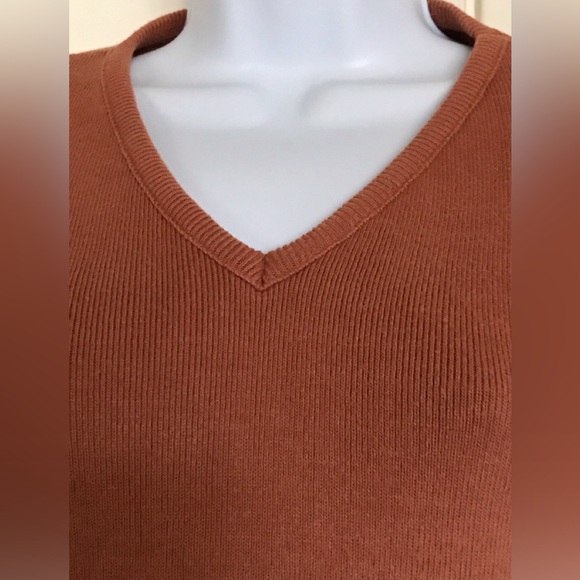 Erik Stewart , size S , women sweater , V neck , long sleeves , crochet 🧶! - Picture 7 of 16